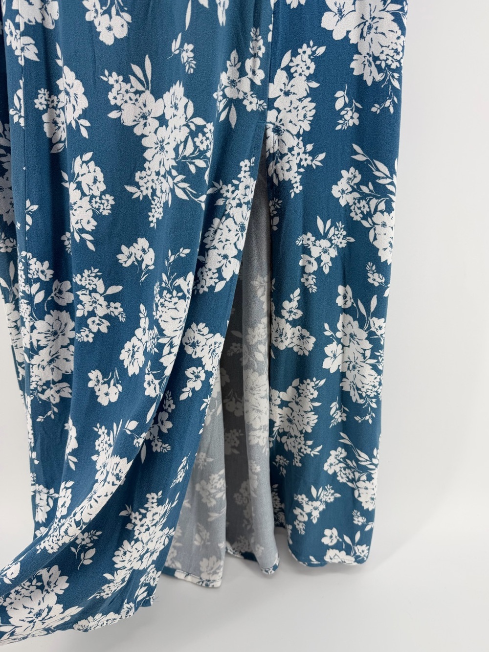 NWT Old Navy Flutter-Sleeve Crepe Midi Dress in Blue White Floral, Women's Large - Picture 5 of 10